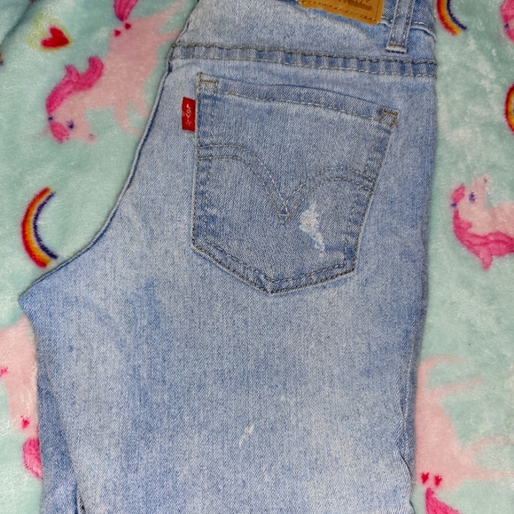 Levi's - Picture 2 of 3